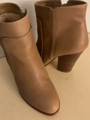 Pour La Victoire women beige Leather Chelsea heel Rocker boots US 6 thumbnail 4