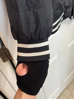 WeSC Jakobi hooded snowboard/ski jacket w/powder skirt and wrist gaiters thumbnail 4