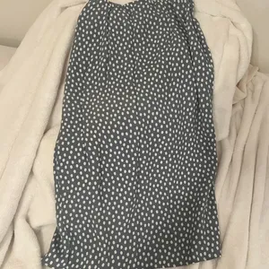 Abercrombie & Fitch Polkadot Midi Skirt ruched slit thumbnail 4