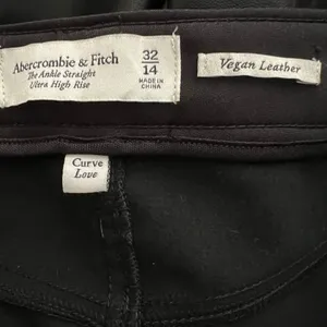 Abercrombie & Fitch Curve Love Vegan Leather Ankle Straight Ultra High Rise 32 thumbnail 4