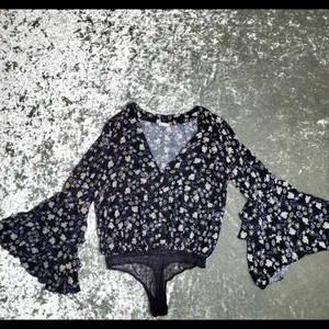 Free People‎ She's Dainty Bell-Sleeve Bodysuit thumbnail 2