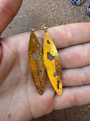 Vintage 1970s cloisonné marquise-shaped gold dangle earrings with floral enamel design thumbnail 3