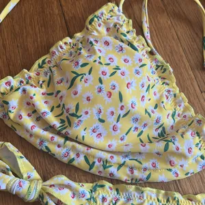 Yellow Womens Floral Bikini Set with Ruffle Details size Large thumbnail 4