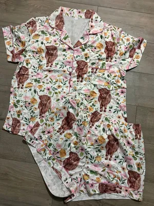 NIB- Highland Cow Floral Pajama Set Short Sleeve Button Down Shorts Large thumbnail 1