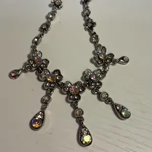 Sparkle sparkle with this silver toned necklace thumbnail 3