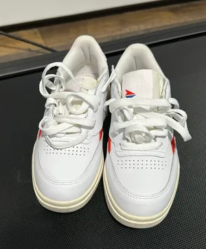 Sneakers thumbnail 1