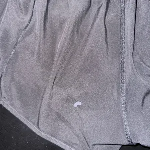 Lululemon 2.5” hotty hot shorts thumbnail 3
