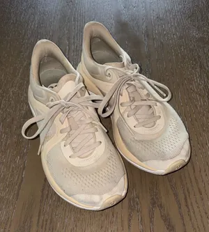Lululemon tennis shoes thumbnail 1