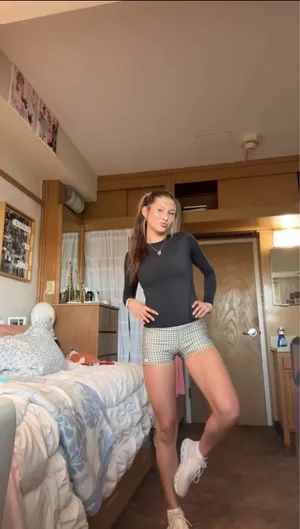 Alo Yoga Shorts Biker thumbnail 4