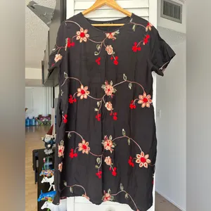 Chic Black Floral Embroidered Maxi Dress Size L thumbnail 2