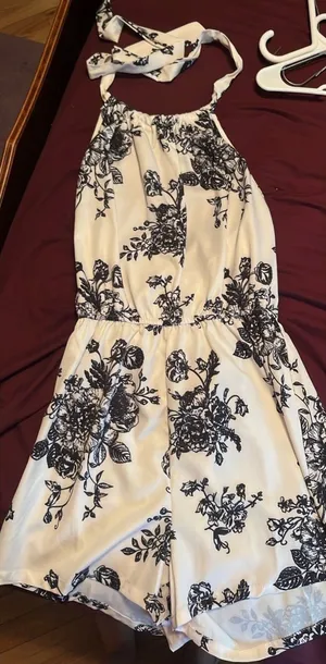 Woman’s halter floral romper White Size M thumbnail 1
