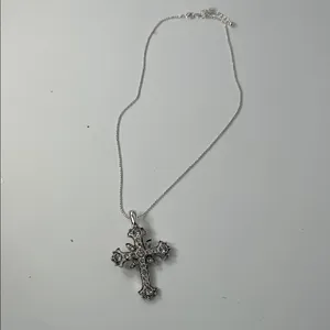Elegant Silver Cross Pendant Necklace thumbnail 6
