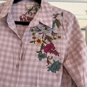 Chico’s Lavender Plaid Floral Button Down Shirt Size‎ 0 (4/6) thumbnail 3