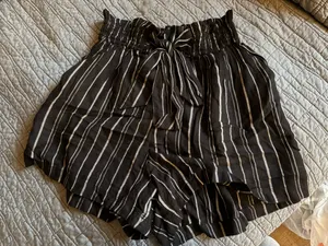 Hollister women’s summer shorts thumbnail 1