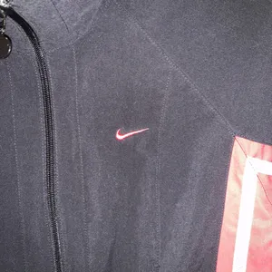 Vintage Nike black & pink jacket thumbnail 3