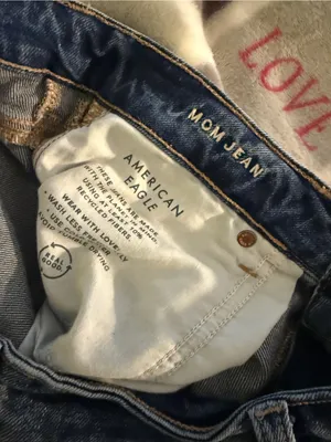 American Eagle Mom Jeans Women’s 8 Regular Medium Wash Distressed Raw Hem thumbnail 7