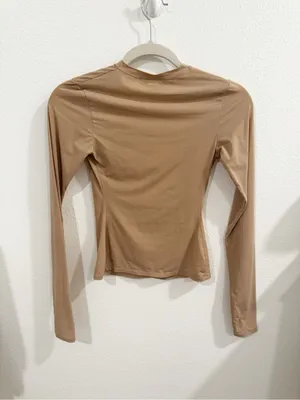 Skims Fits Everybody Long Sleeve T-shirt in Clay Beige Size XS thumbnail 4