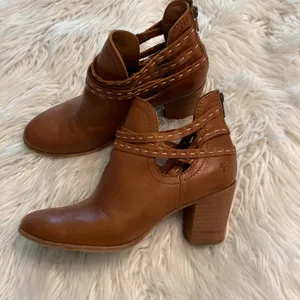 FRYE Bootie’s size 9 color tan/ brown see all photos of the boots thumbnail 1