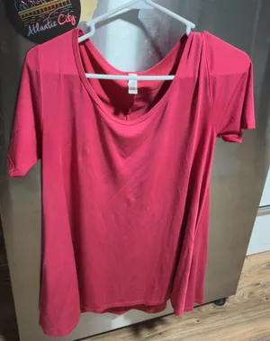 Lularoe Classic Scoop Neck Top thumbnail 1