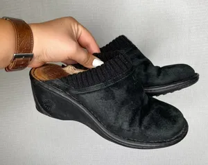 UGG Australia Size 7 Clogs Black Suede Knit‎ Collar Wedge Comfort Shoes thumbnail 1