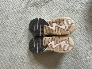 Nike Air Max Women’s 9.5 thumbnail 2