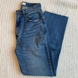 Abercrombie The Ankle Straight Ultra High-Rise Blue Jean thumbnail 4