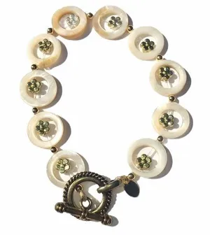 Very pretty clamshell stretchy bracelet thumbnail 3