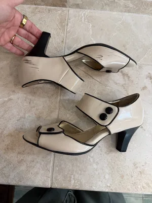 EuroSofft by Sofft Two Tone Patent Leather Mary Jane Heels Pumps Size 8 thumbnail 3
