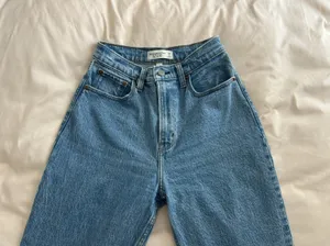 Abercrombie High Rise Jeans thumbnail 5