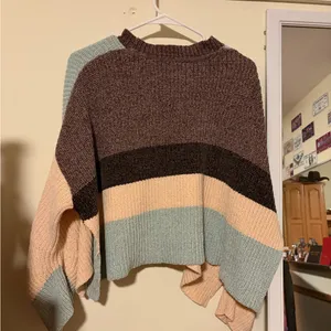 Urban Outfitters Beige and Gray Color - Split Hem Cropped sweater thumbnail 2