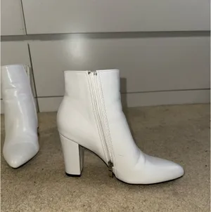 White booties Size 8 thumbnail 5
