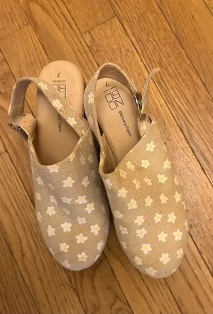 No Boundaries Daisy Memory Foam Sandal Clogs 2.5” Size 7 thumbnail 4