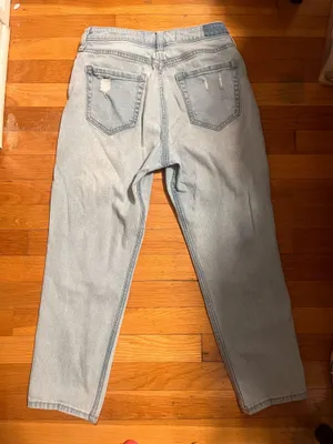 Hollister Curvy High-Rise Mom Jeans thumbnail 2
