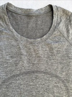 Lululemon size 10 Heather Gray swiftly tech tee short sleeve athletic gym preppy thumbnail 4