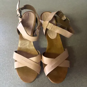 Anthropologie Schuler & Sons Philadelphia Neutral Preppy Coastal Boho Kitten Heel Wood Clogs 7 thumbnail 2