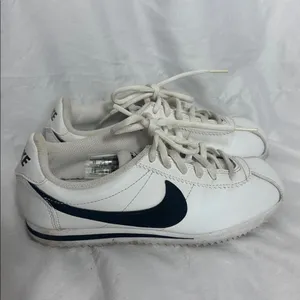 Retro Nike Cortez 1972 classic Nike sneakers w black white 4Y women’s/girls thumbnail 7
