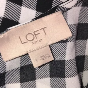 LOFT size small black checkered ruffle top thumbnail 4