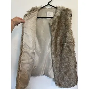 Pull And‎ Bear Faux Fur Vest Women’s Size L - Neutral Mobwife Statement Piece thumbnail 2