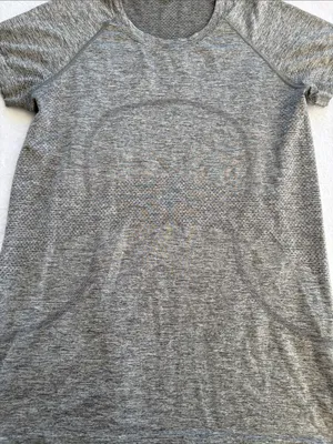 Lululemon size 10 Heather Gray swiftly tech tee short sleeve athletic gym preppy thumbnail 2