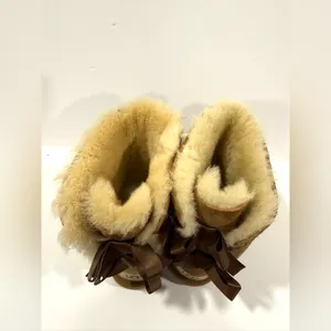 UGG Bailey Bow II Chestnut Boots Women Size 5 Brown Sheepskin Suede thumbnail 8