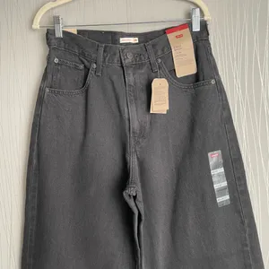 Levi’s Women’s High Rise Cinch Baggy Jeans - Black Wash Size 28 X 31 NWT thumbnail 6