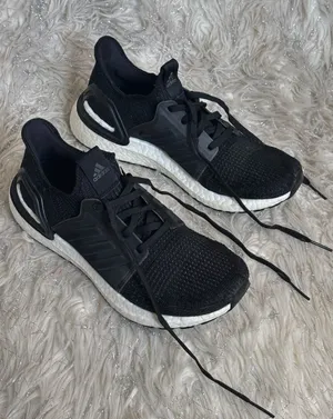 Adidas Ultraboost Black/White Women’s Knit Running Sneakers Size US 8.5 UK7 thumbnail 1