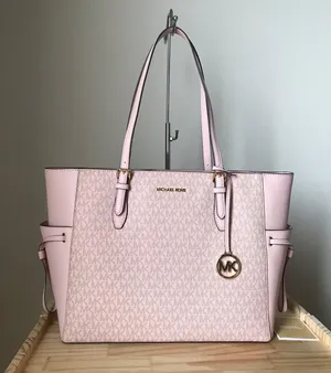 Michael Kors Purse thumbnail 1