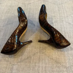 Antonio Melani Brown Croc Embossed Leather Pumps Heels Size 6 thumbnail 5