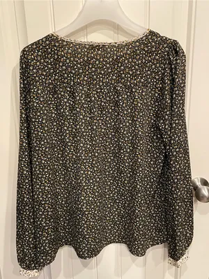 Hem & Thread Black Floral Long-Sleeve Peasant Blouse thumbnail 6
