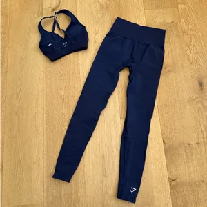 Gymshark - Vital V Neck Sports Bra & Vital Leggings in Navy Blue thumbnail 6