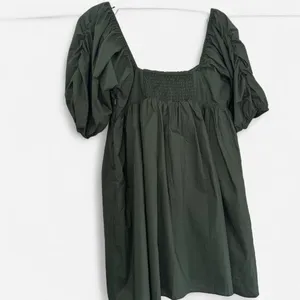 Hyacinth House Tuckernuck Sasha Mini Emerald Green Puff Sleeve Babydoll dress M thumbnail 5