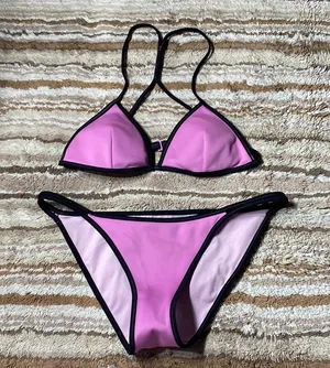Victoria’s Secret’s 2 piece bikini​​ thumbnail 1