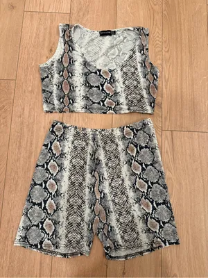 PrettyLittleThing snake print cropped tank top and biker short two-piece set thumbnail 3
