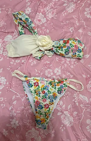 Boutique Floral bikini set thumbnail 1